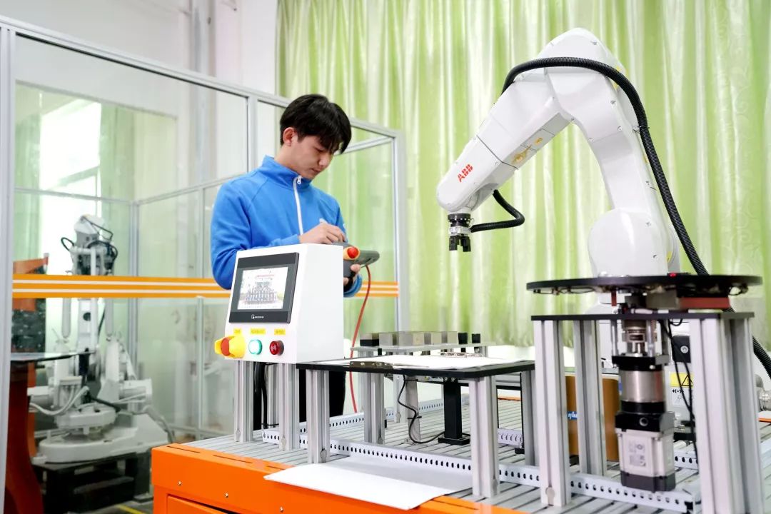 珠海市南方爱迪技工学校 珠海市南方爱迪技工学校